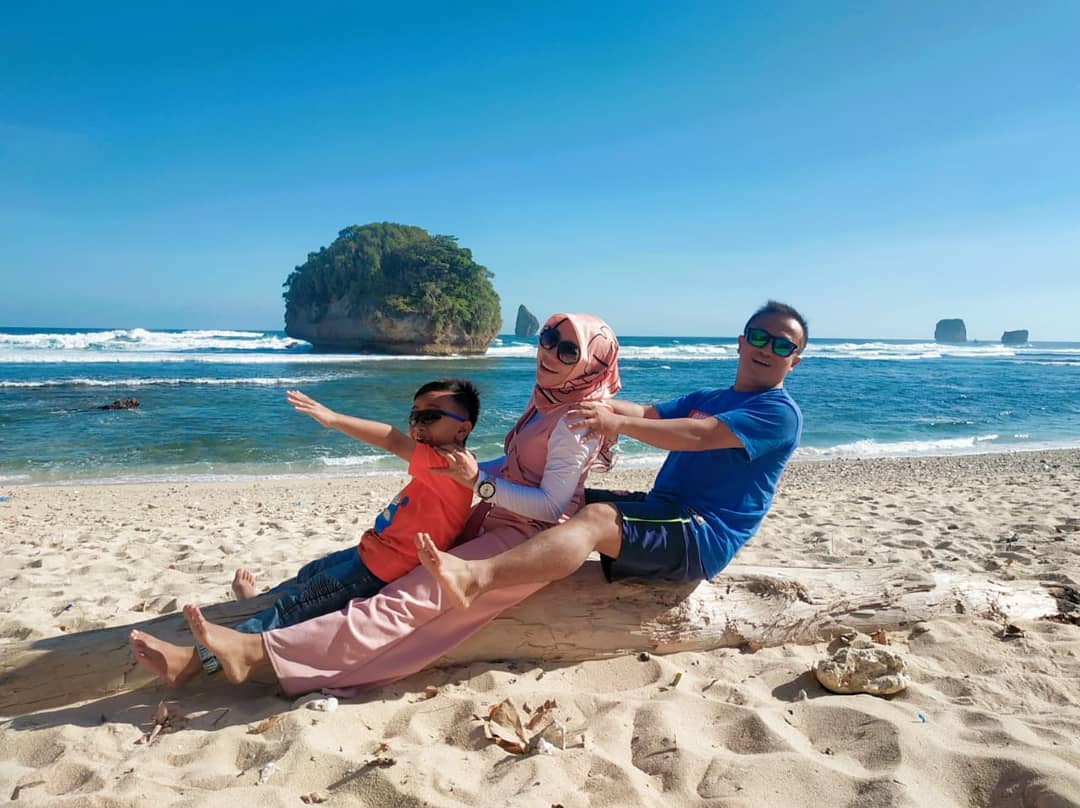 Tiket Masuk ke Pantai Watu Leter Tiket Masuk ke Pantai Watu Leter